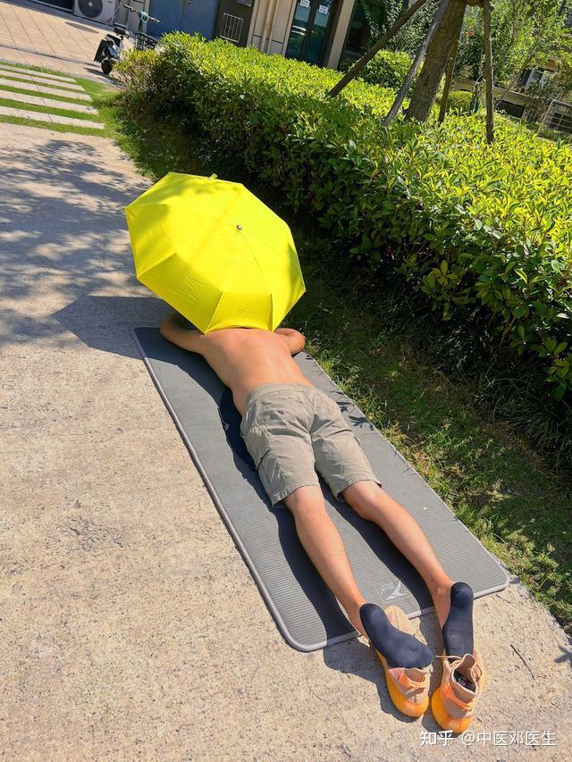 趁着三伏天去晒一下背吧,健康跟着来 - 知乎
