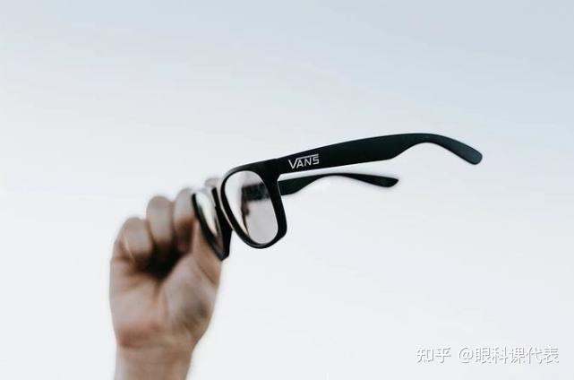 激光近视手术后视力能达到多少 v2-a76bc1776b490ff2fa769b5a4ab65999_r.jpg