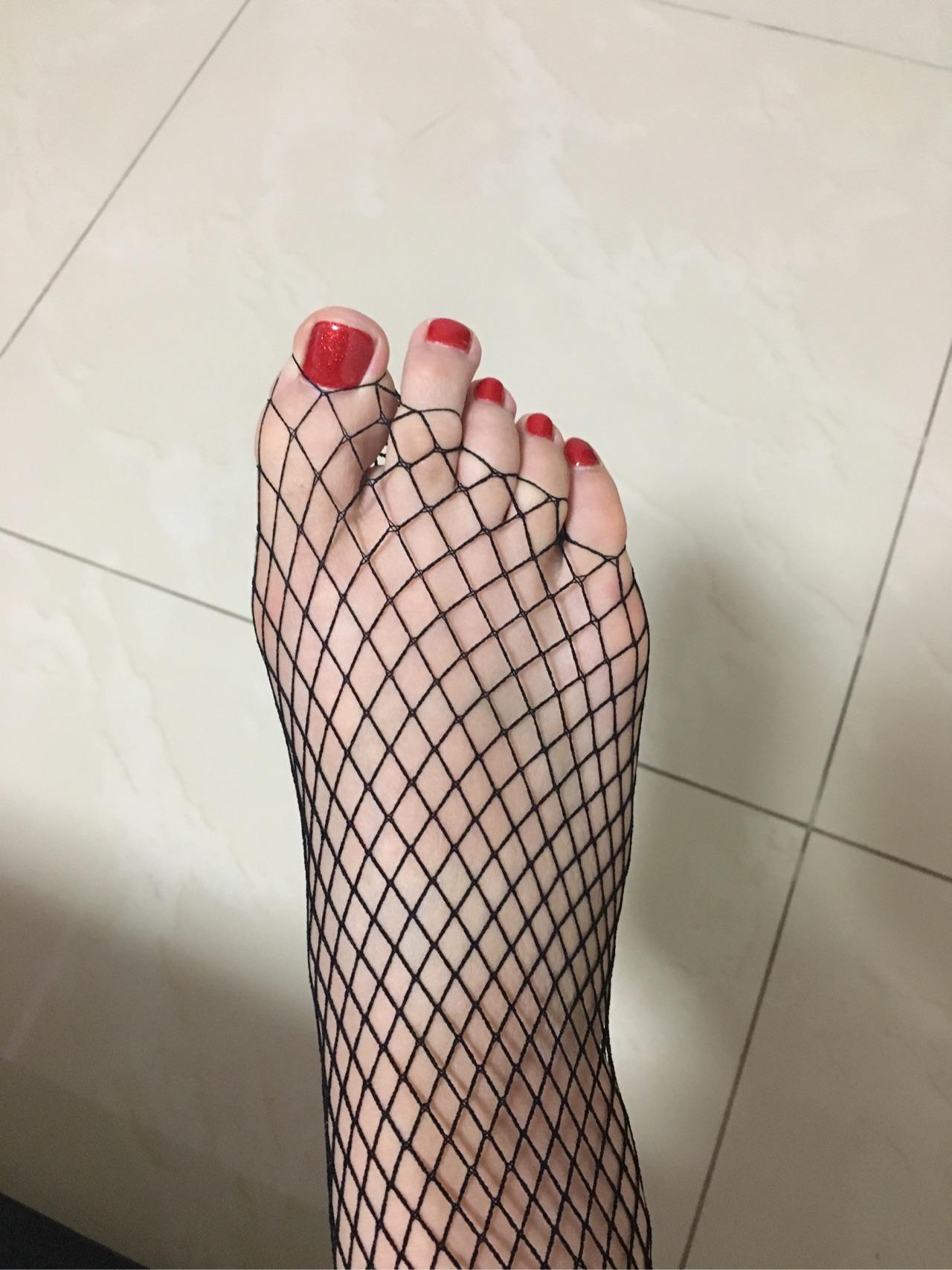 如何评价渔网袜内穿好看吗