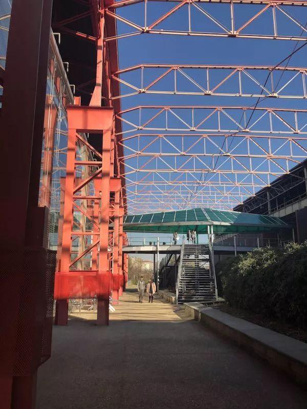 汽车工程,选都灵理工还是摩德纳大学?