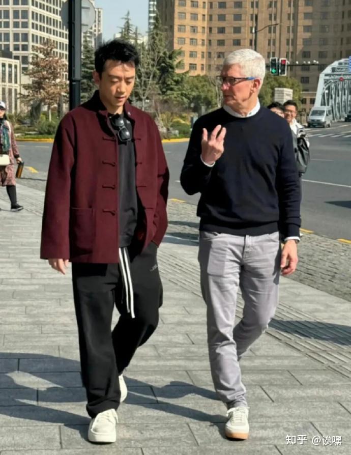 郑恺与苹果ceo库克共进早餐获赠亲笔签名iphone13mini