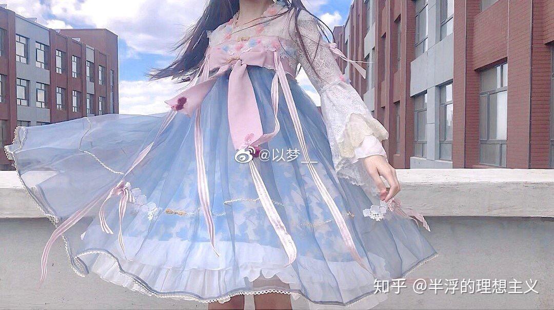 你见过最美的 Lolita 裙是什么样的?