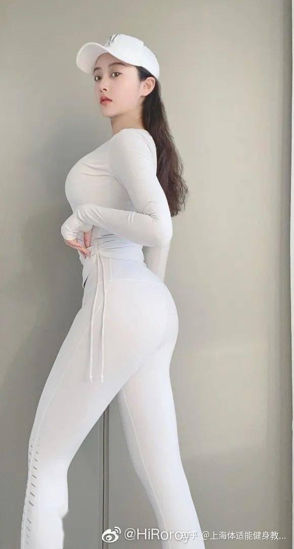 95年国产电台女主持纤细紧致的小蛮腰傲人d杯胸前凸后翘的诱惑