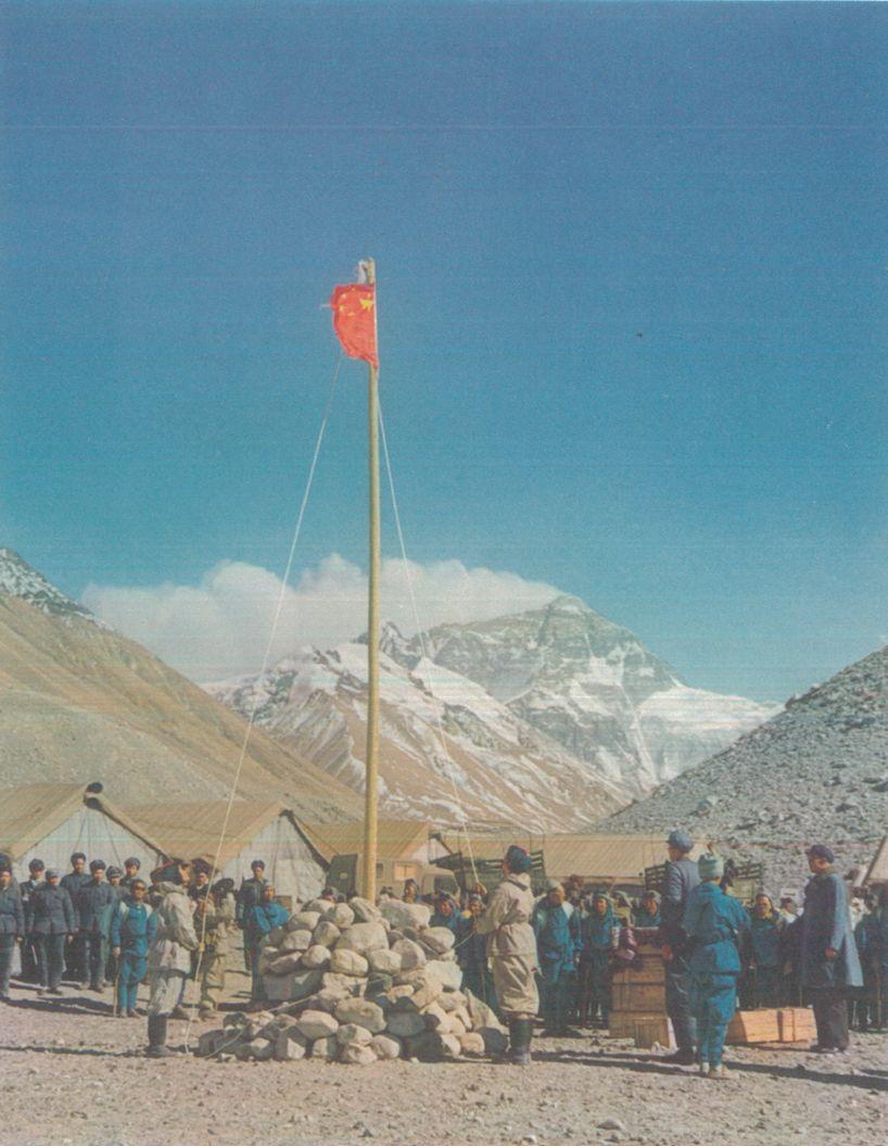 1975年,中国再登珠峰