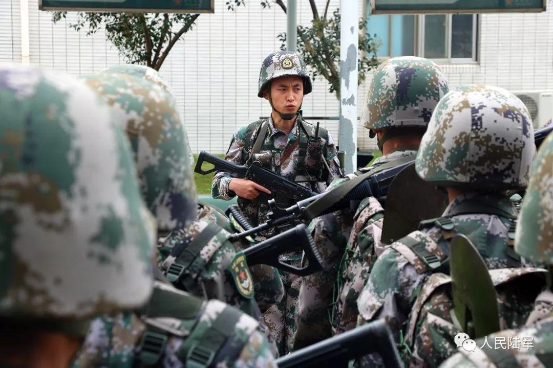 指挥控制,火力打击等核心作战能力,同时结合实兵演习走开军警民联侦