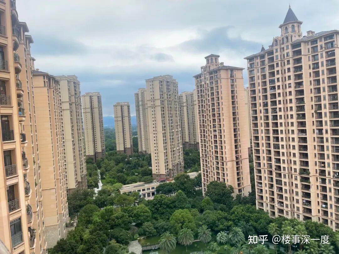 雅居乐花园:孤独大盘的体面 - 知乎