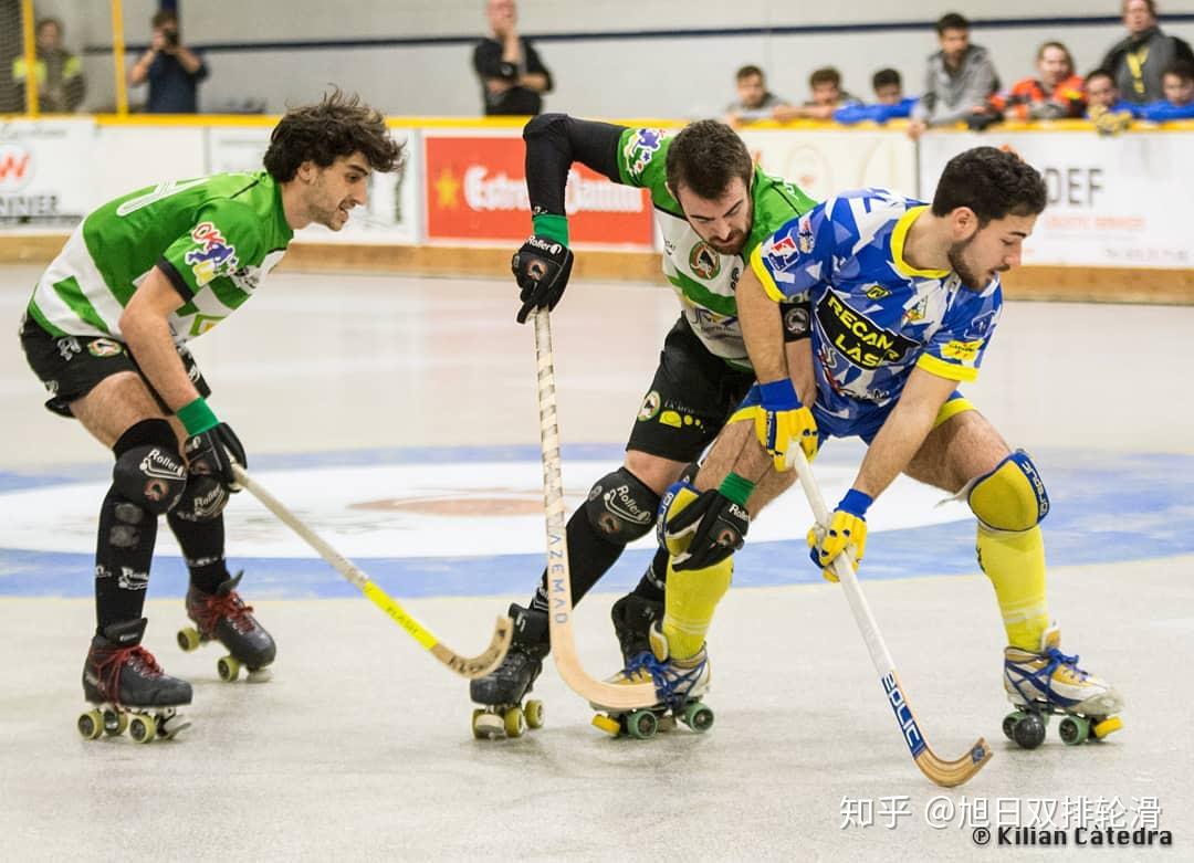 双排轮滑球在欧洲很流行,单排轮滑球在北美洲很流行.