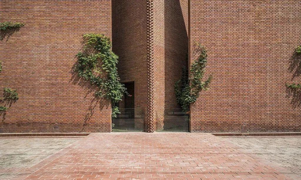 这些大学再加上稍晚建立的杜伦大学,都有一个共同的特点,就是都有一定