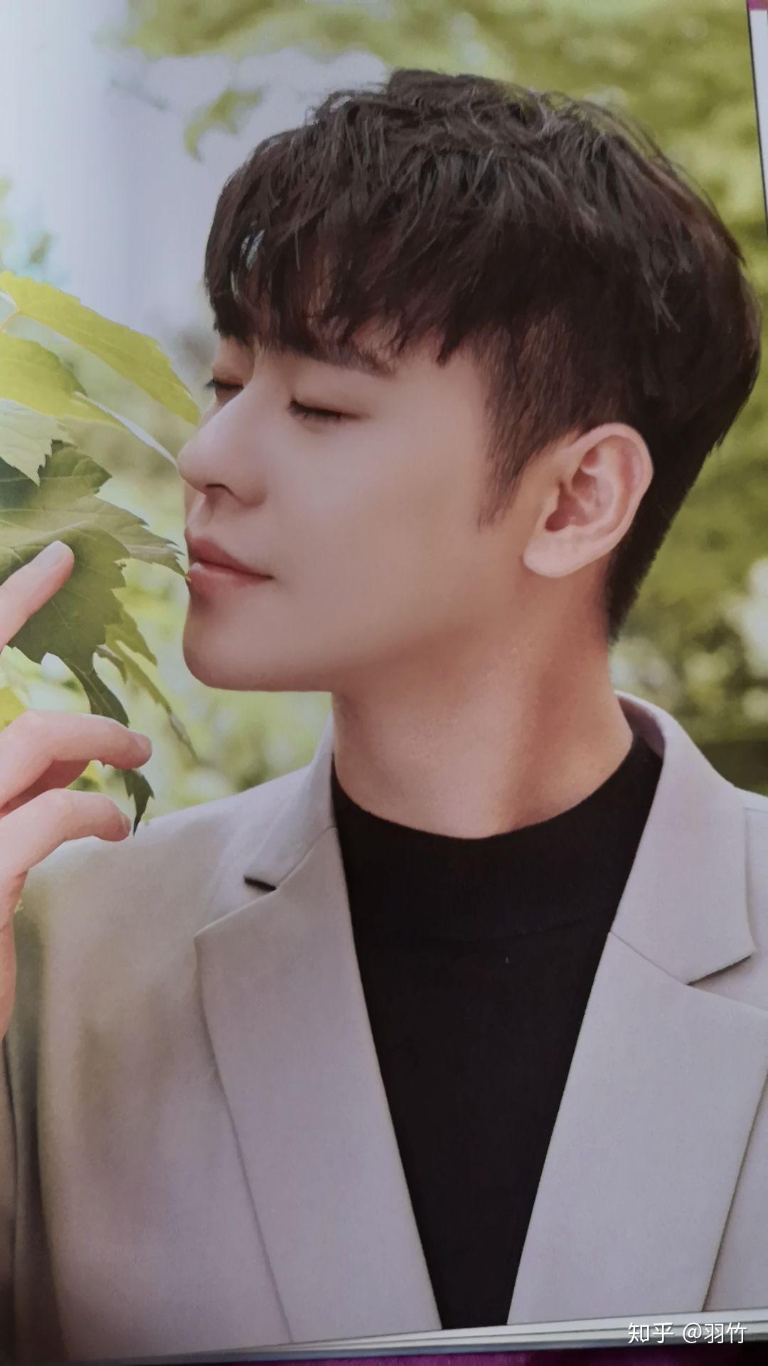 张云雷写真集《重塑》里面除了写真还有别的(例如文字之类的)吗?求图?