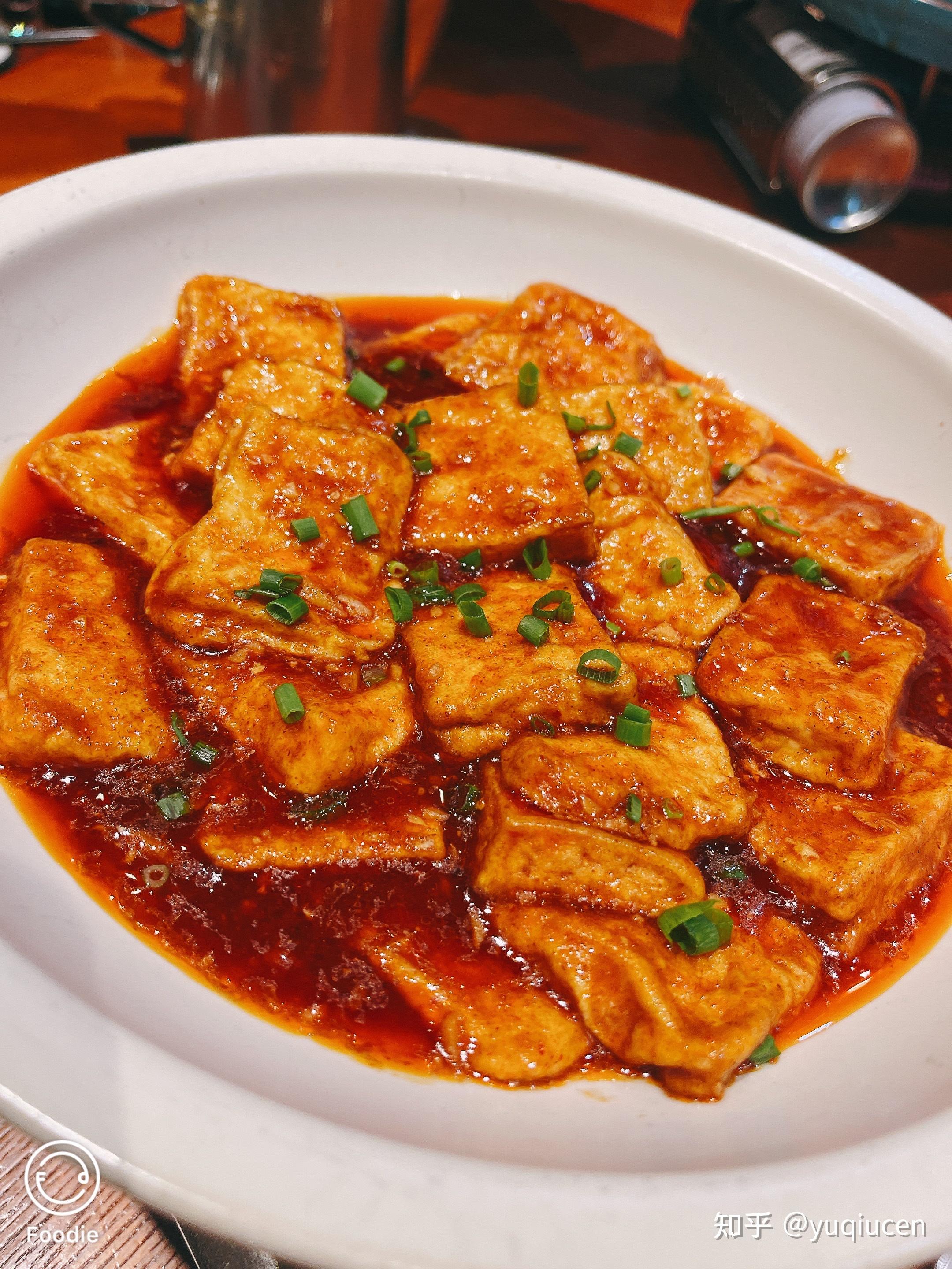 河口柠檬叶酥小排,小洋芋排骨,稀豆粉配粉皮,石锅包浆豆腐,下饭山寨鸡