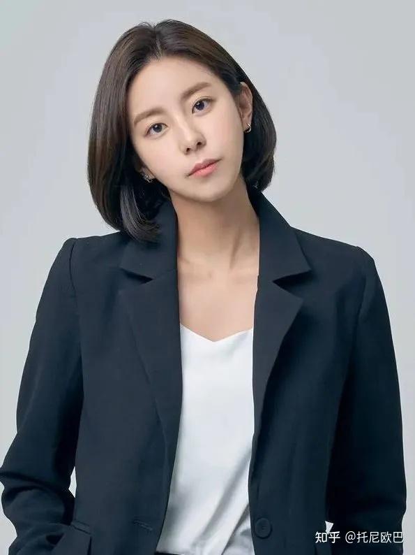 职场发型女图片|职场短发干练发型女|职场短发干练发型女