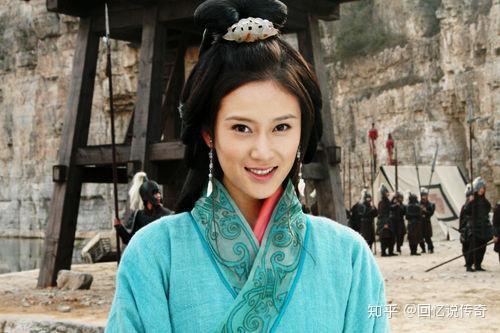 第二名 甄宓马中赤兔,人中吕布,女中貂蝉",将她列为三国十大美女之首