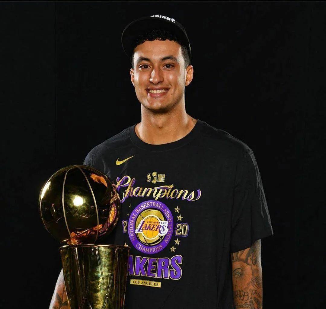 穿上帅过库兹马它是这个季节的最佳打开方式