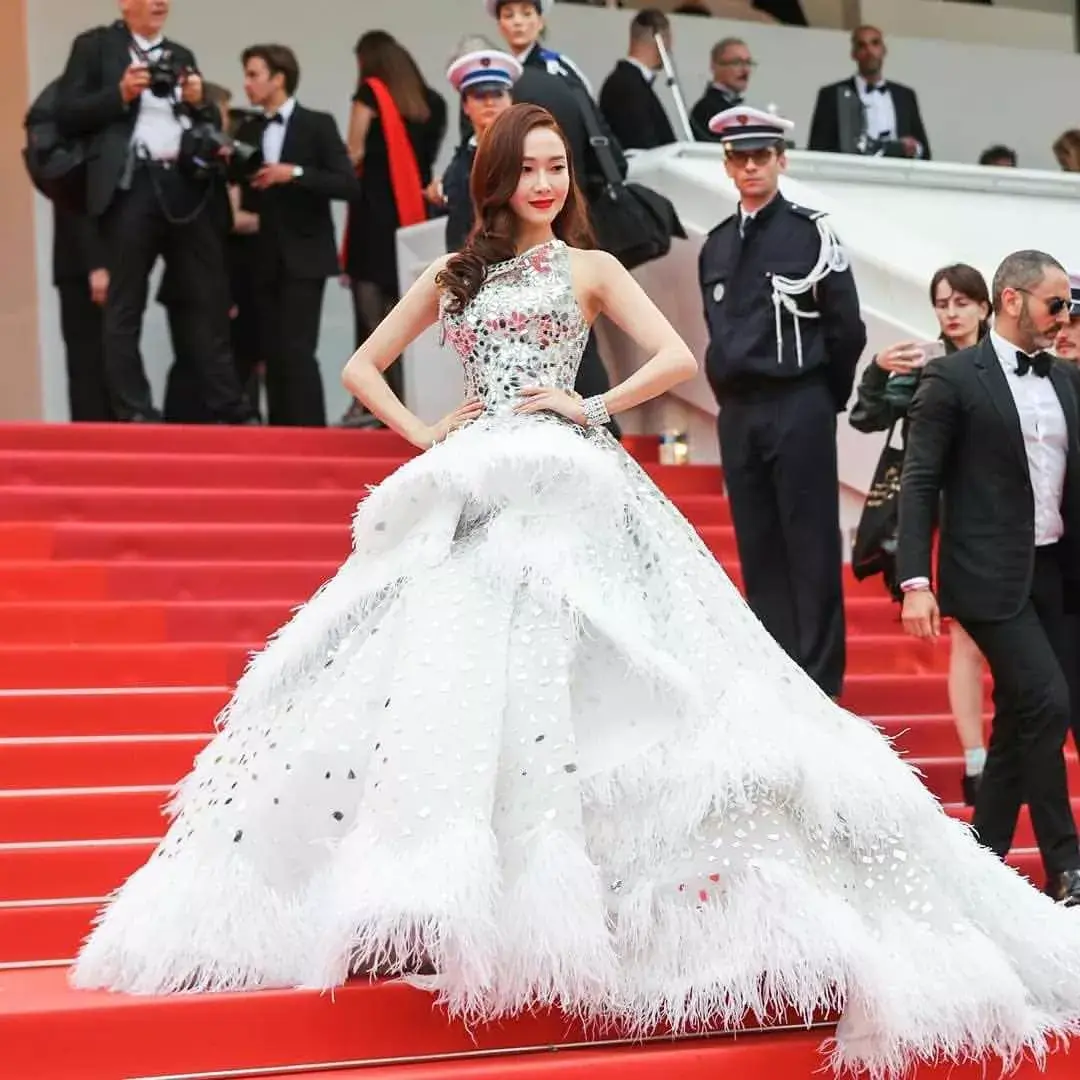 戛纳红毯既出妖孽也旺女神问题是你是女神的料吗