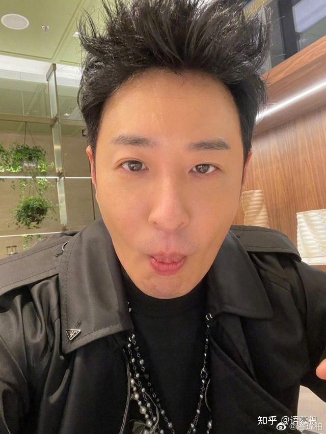 潘玮柏曾坦承属于易胖体质,所以经常出现"忽胖忽瘦"的情况,也因此被