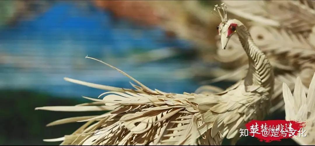 她在无声的世界里用棕叶编织出一个动物王国