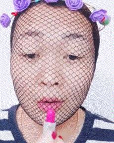 搞笑涂口红的奇葩事女孩的口红诱惑你受得了吗