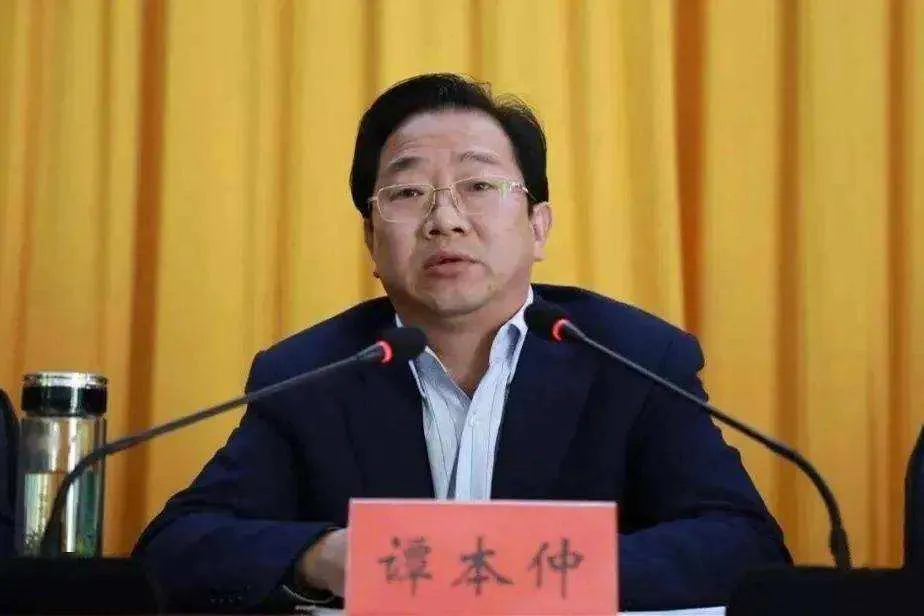 县委书记打牌"只能赢不能输",有人号称"赌王"贿者"兰精光"!