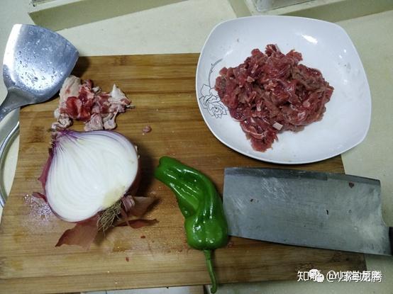 怎么把肉切的很薄 v2-a8e47b2a9350db74bbd3faf40cce1001_r.jpg