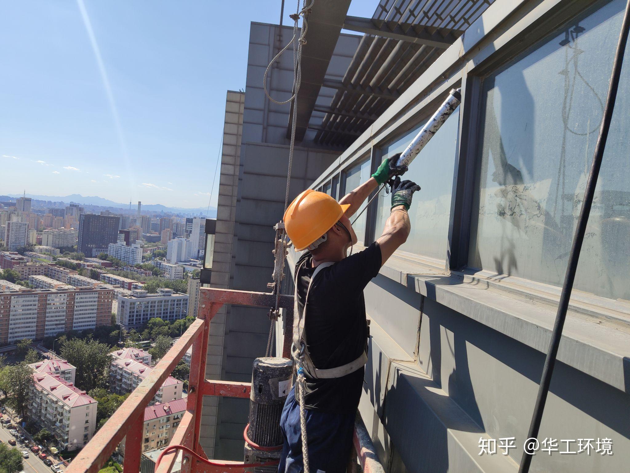 1 人赞同了该文章专注高空作业,以吊绳蜘蛛人施工方式,为建筑提供维修