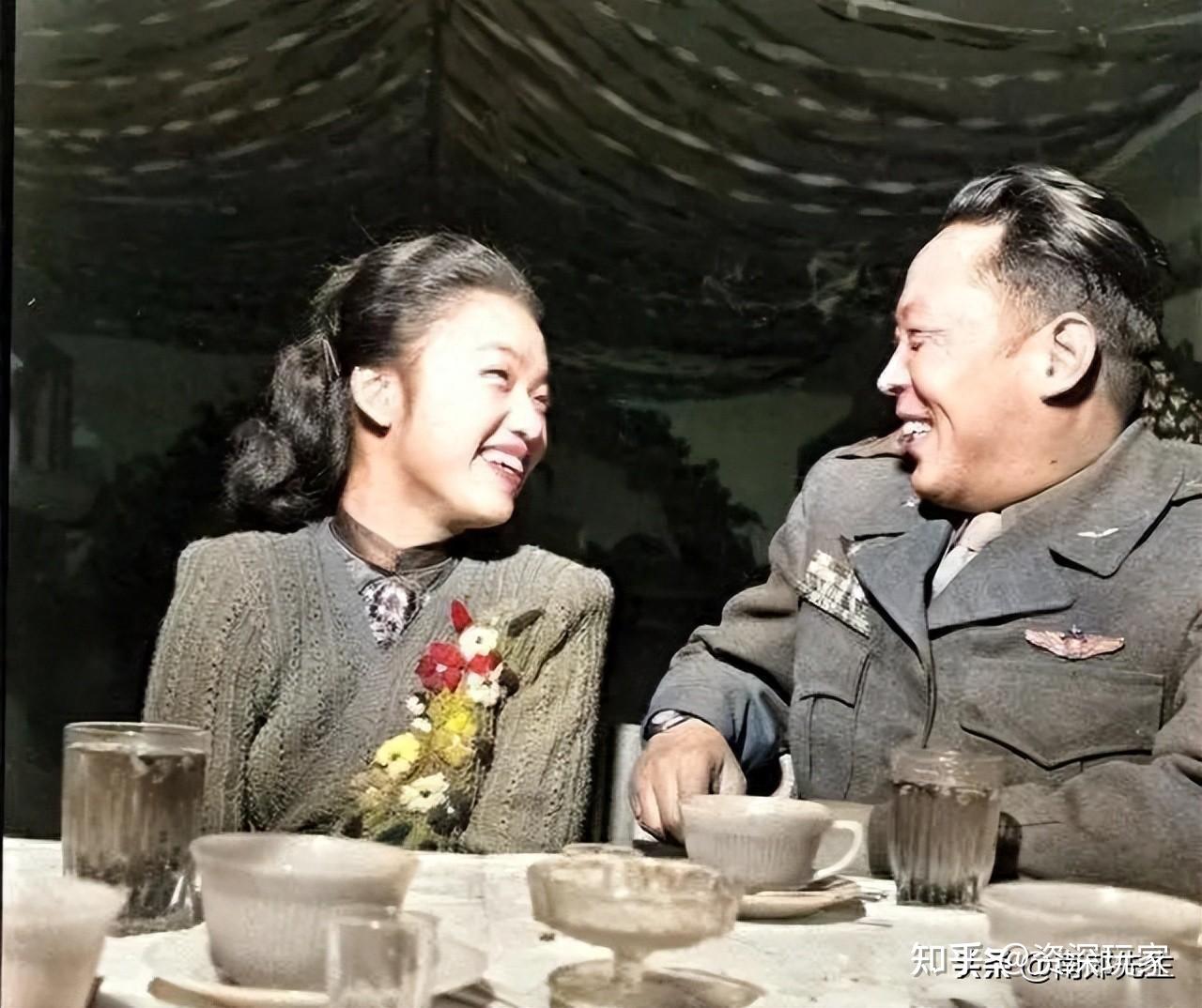 1947年，美国记者拍摄的8张国军将士照片，军官搂美女阵地前跳舞 知乎 8716