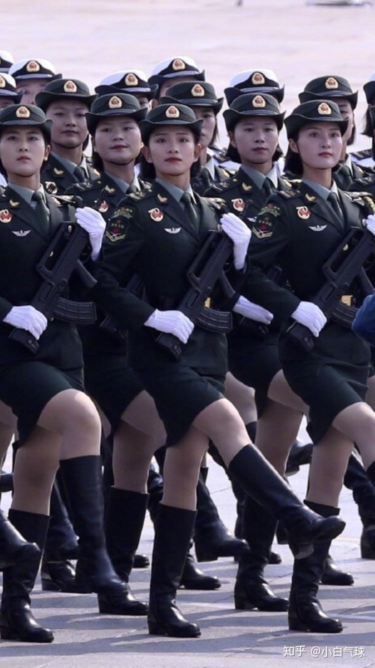 大阅兵女兵方队领队图片
