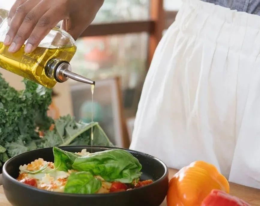 不同的油适合不同的烹调方式每天都在用的烹调油你用对了吗