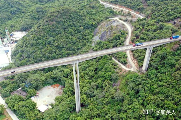 湖北高速高架橋側翻坍塌廣東陽山亞州最高高架橋十一年安然無恙