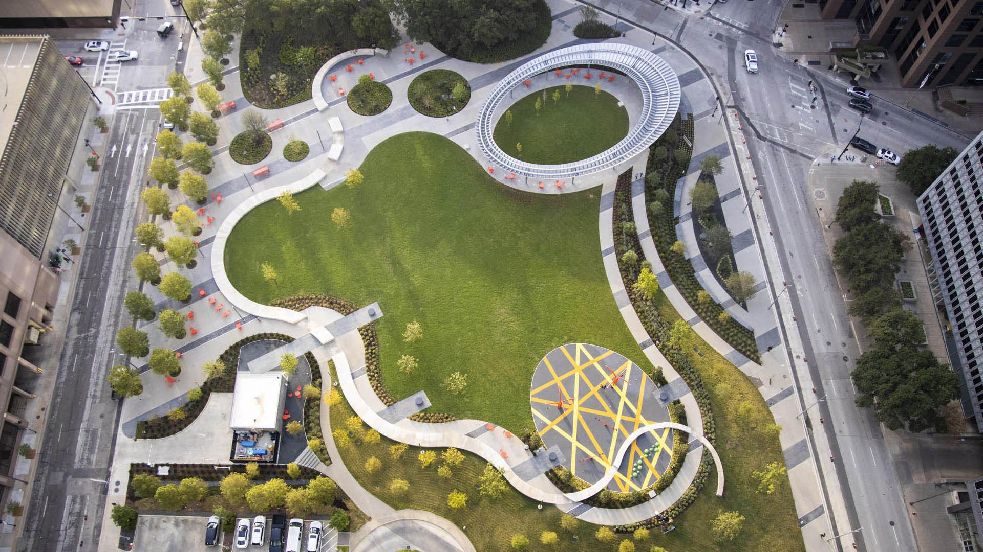 设计亮点swa景观设计事务所的达拉斯太平洋广场公园便位于这一城市