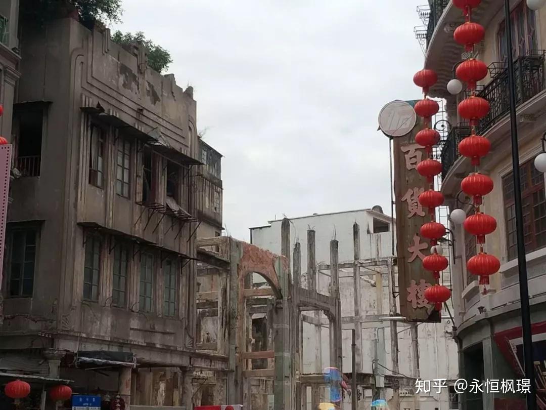 小公園的建築其實還在裝修,沒有看出特別驚喜的地方,騎樓建築也許值得