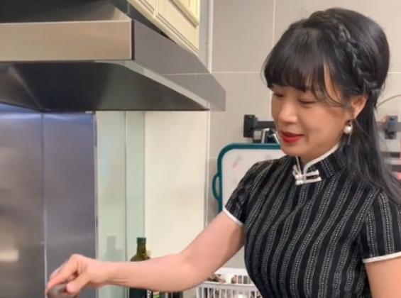 网红cici888的家宴:老牌港星争相做客,身穿高定手握爱马仕做饭 - 知乎