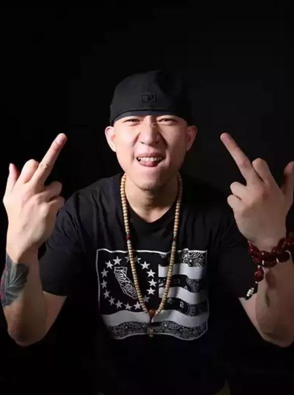 每次听到黄硕的歌我就知道最真实最地下的硬核说唱还没死