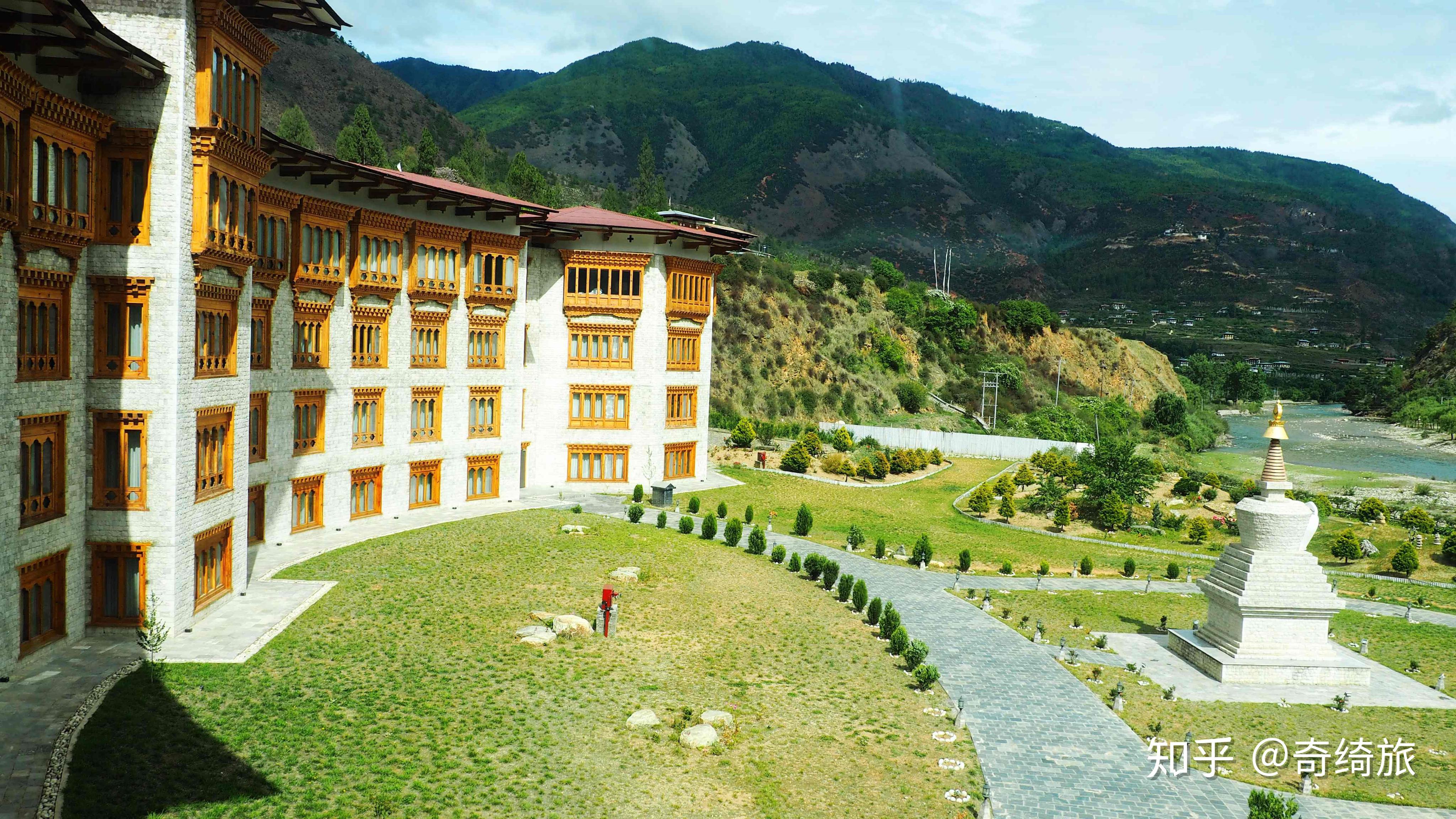 除了一晚上1万的安缦在不丹还可以睡啥五星酒店