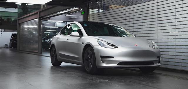 特斯拉model3究竟是加價選原廠顏色還是貼改色膜划算