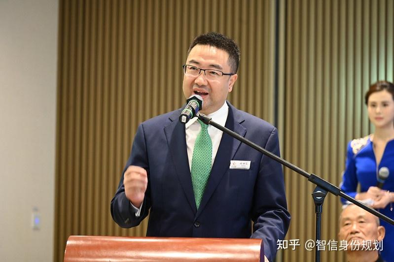 协会创会会长,香港立法会议员尚海龙当场响应李家超推销生育,指香港