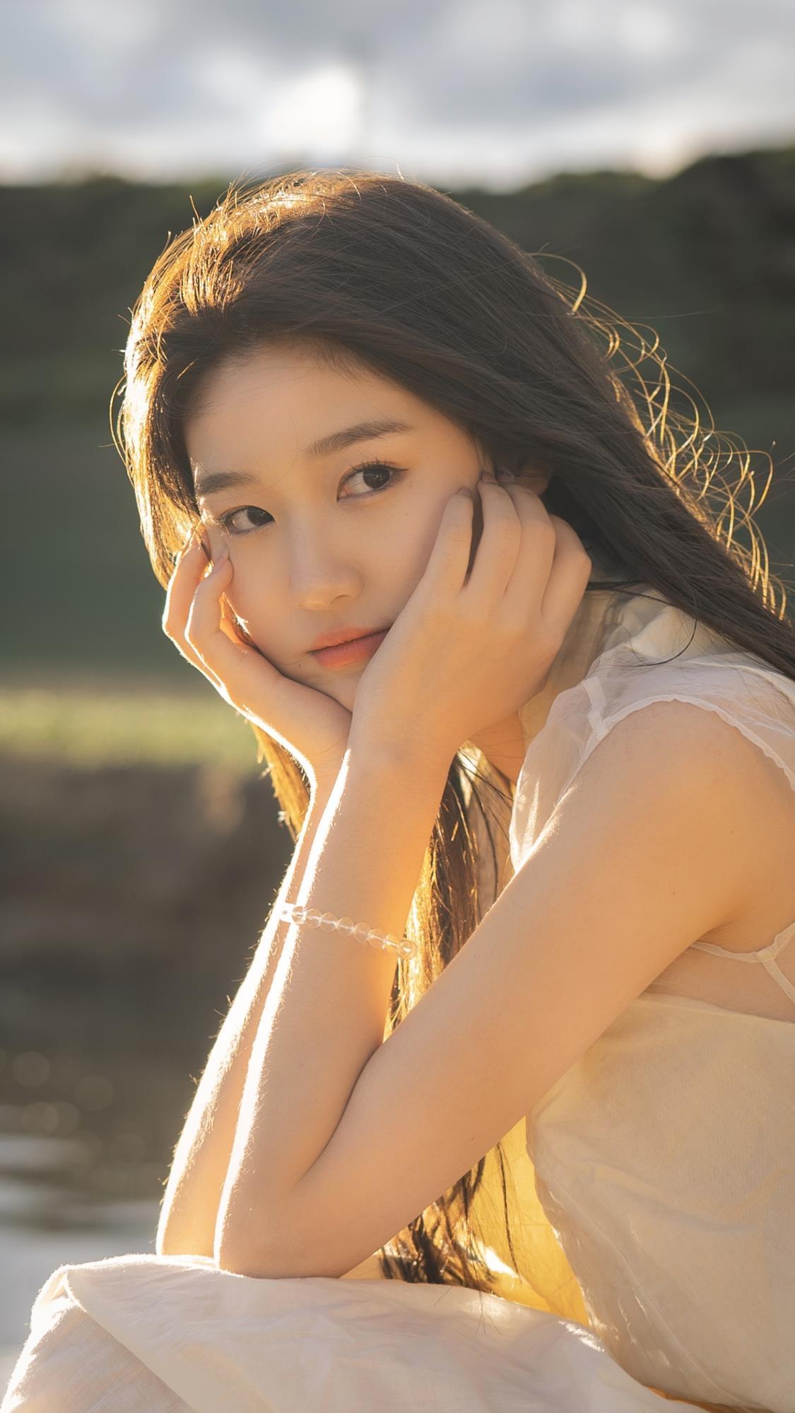 有哪些好看的全面屏手机壁纸或微信聊天背景图片