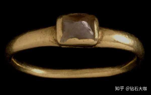 古代印度文献中发现,早在公元前4世纪,人们就将钻石视为宝石.
