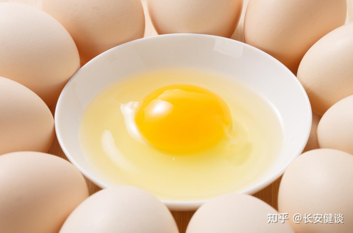 煮鸡蛋有窍门，牢记4点，鸡蛋煮好无裂口，壳一剥就掉！|裂口|冷水|温水_新浪新闻