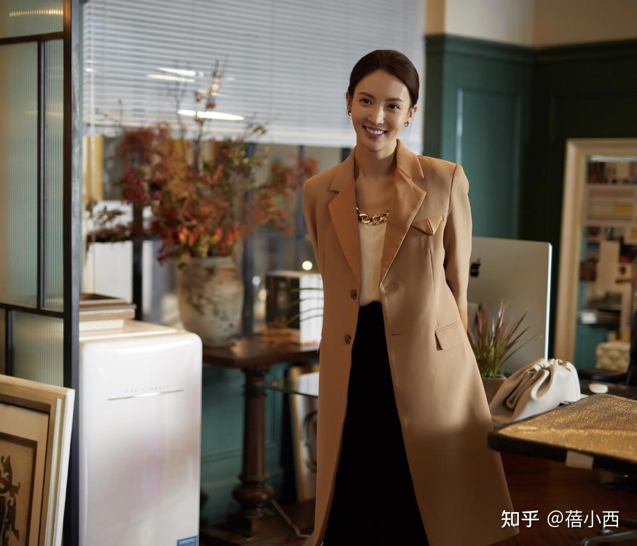 金晨也太放得开了吧穿成绑带装礼物亮相舞蹈家身材太吸睛