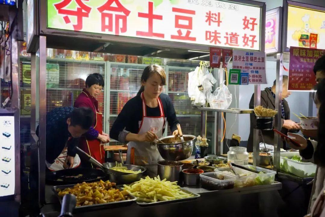 曾经的痣哥炸土豆,现在的夺命土豆,不同的摊子,同样好吃到停不下来.