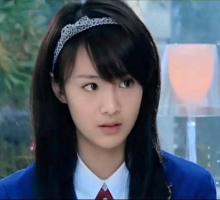 郑爽暴露恶毒真面目?看她戴的首饰,谁当年还不是个清纯妹子啊?