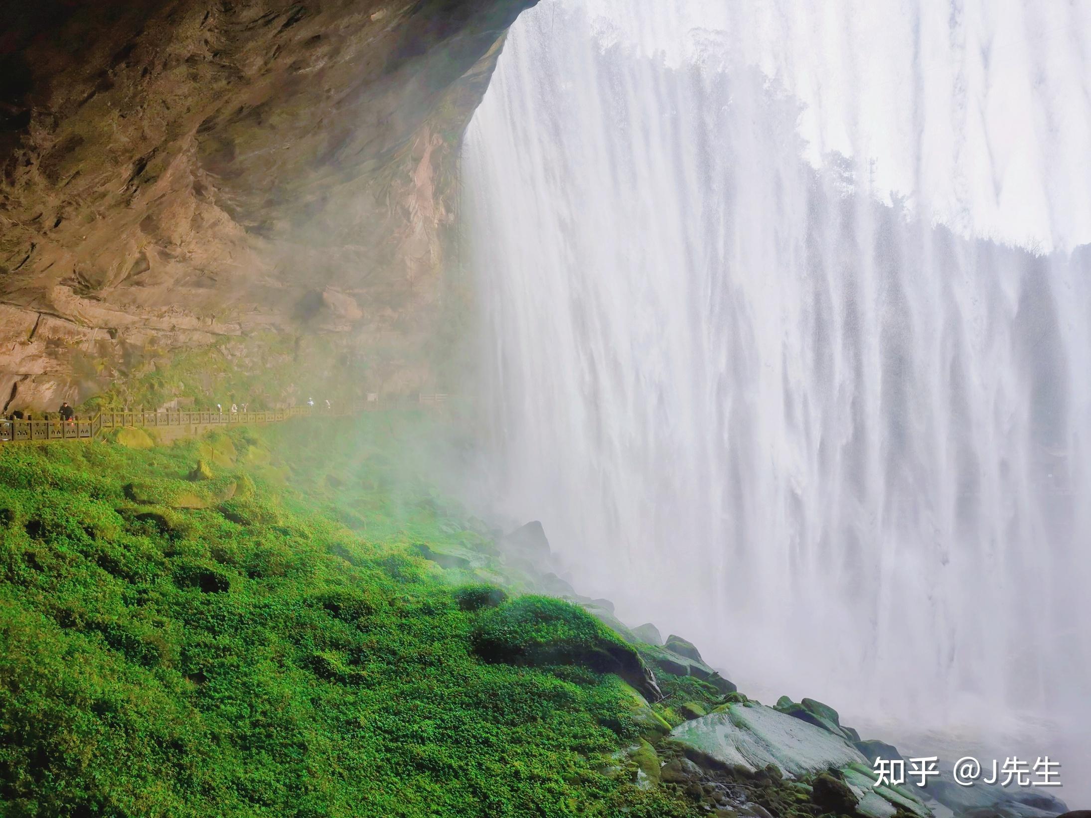 【携程攻略】重庆万州大瀑布景点,万州大瀑布景区景色非常的美，瀑布的水流飞泻而下非常壮观。除了自然…