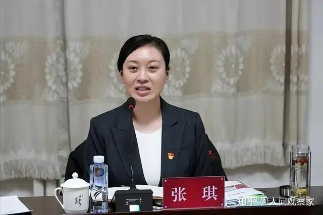 她34岁成为中国最年轻美女县长清华大学博士毕业
