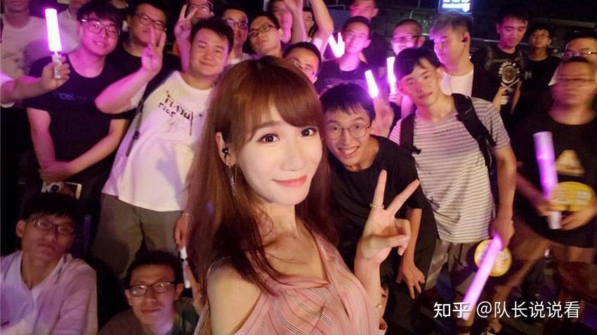 怎么当主播的粉丝 v2-aa728e19e41ea6fc39505b1d92c0d6d5_r.jpg