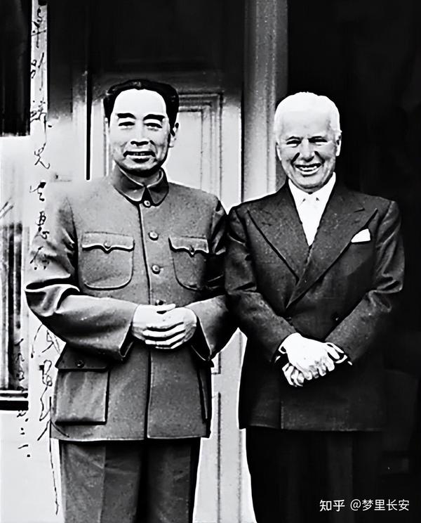 1954年周总理宴请卓别林,卓别林指着桌上的茅台:能送我一瓶吗? - 知乎