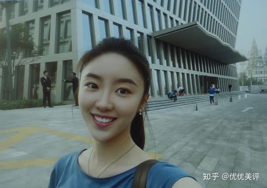 林有有从面相上来说,她长着一张"非典型"的小三脸:五官寡淡,风情一般.