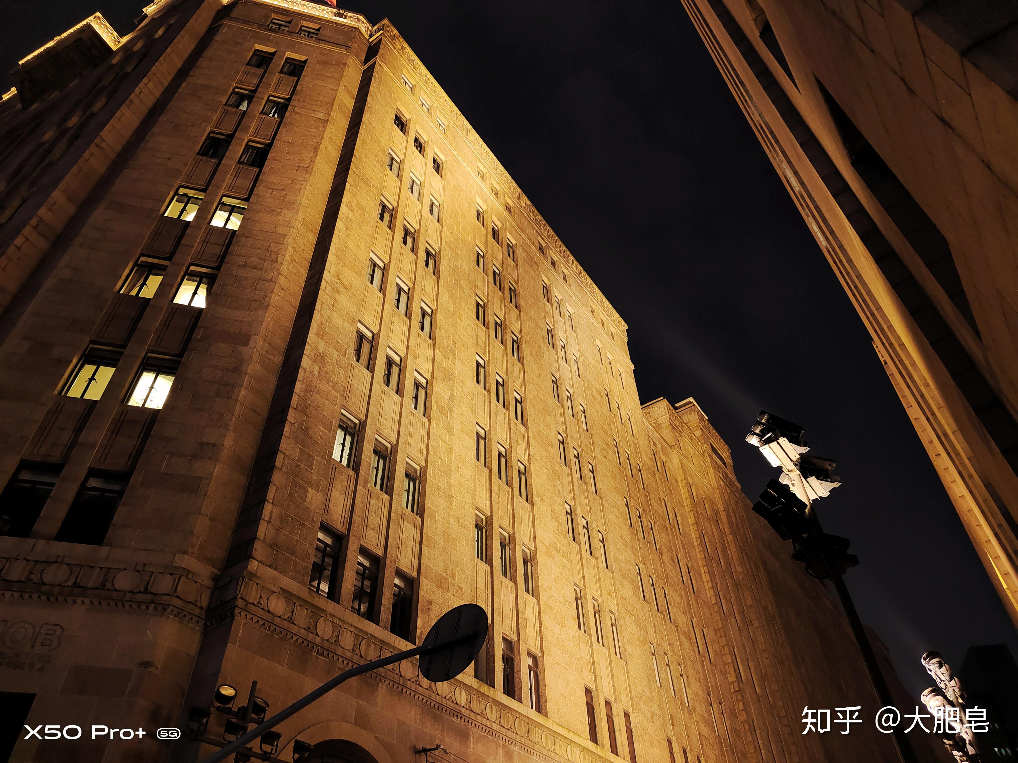 在上海街头随手拍拍vivox50pro夜景拍照体验