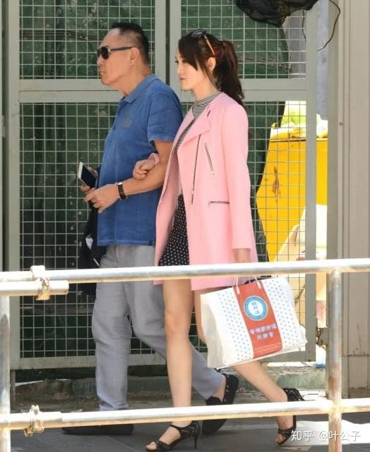 世曾交往过的更是数不胜数,比较知名的就有盈盈(蔡珍妮),姚炜,方怡珍