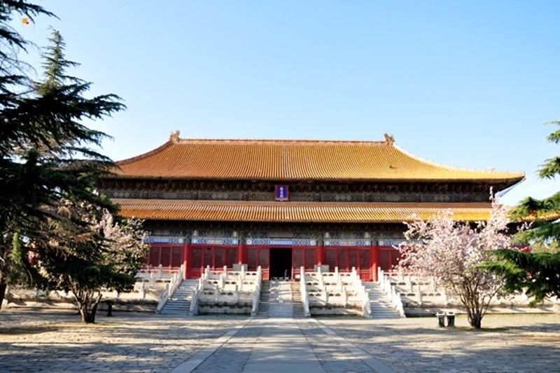 明景陵是指明朝第五位皇帝宣宗朱瞻基与皇后孙氏的合葬陵寝,宣宗在