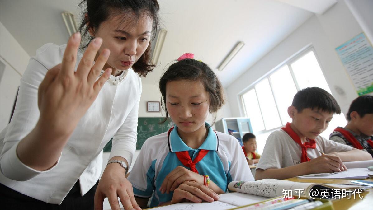学生迟到屡次不改被罚站,校长正好看到让学生回教室,老师被处分 - 知乎